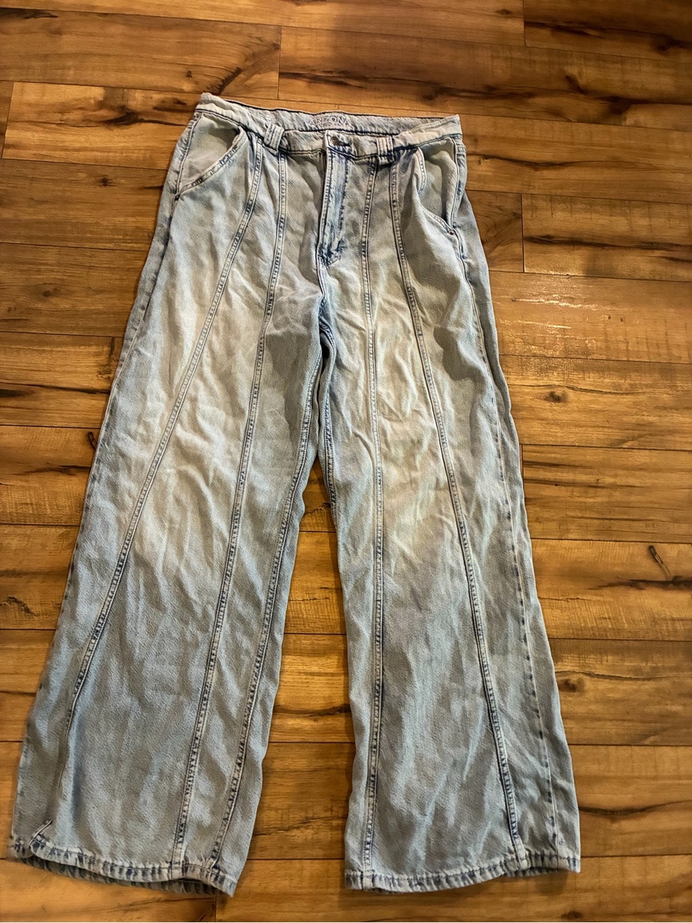 Barrel Women’s size 14 light washed jeans Arizona . Hi rise .